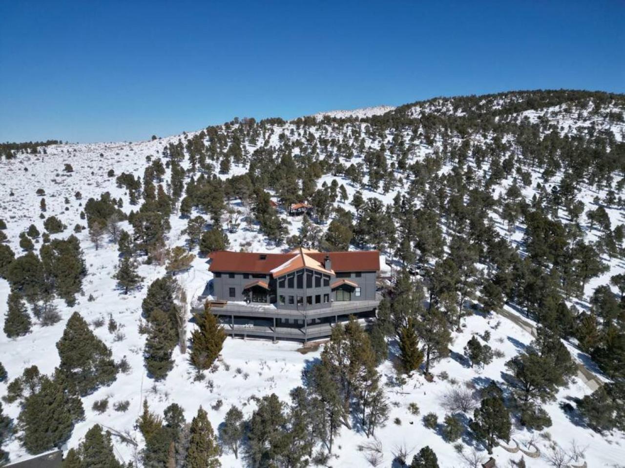Steel Pine Lodge A Rustic Mountain Retreat Views Baldwin Lake Exterior foto